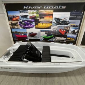 River 460XR Båt med styrekonsoll